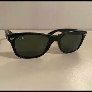 Ray Ban New Wayfarer Style Sunglasses